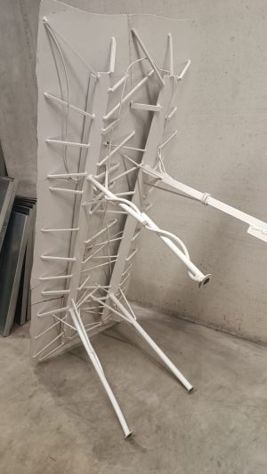 tavolo__in_ferro_verniciato_effetto_cracle-4