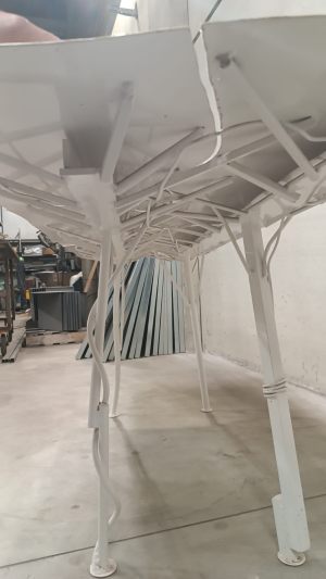 tavolo__in_ferro_verniciato_effetto_cracle-8